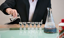 拓璞智能醒酒器|让喝好酒、健康酒变的更简单