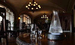 拓璞智能醒酒器——享受视觉与味觉的联合盛宴